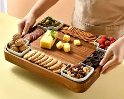 پذیرایی با تخته سرو چوبی