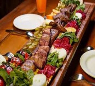 سرو غذا بروی